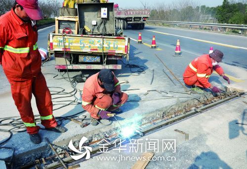 金東區(qū)公路管理段采用橋梁伸縮縫快速修補(bǔ)工藝